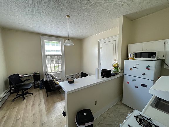 3rd image of 482 Orange St #1R