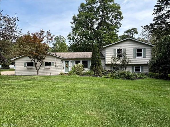 11985 Auburn Rd, Chardon, OH 44024