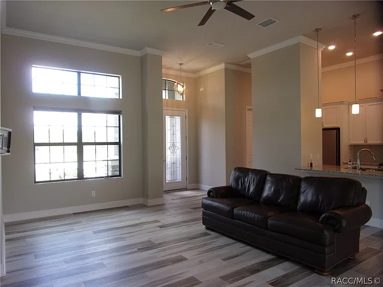 248 E Cumberland Ct — Photo 4
