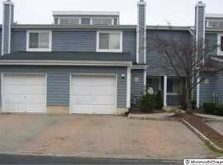 18 Rambling Meadows Ct, Tinton Falls, NJ 07724