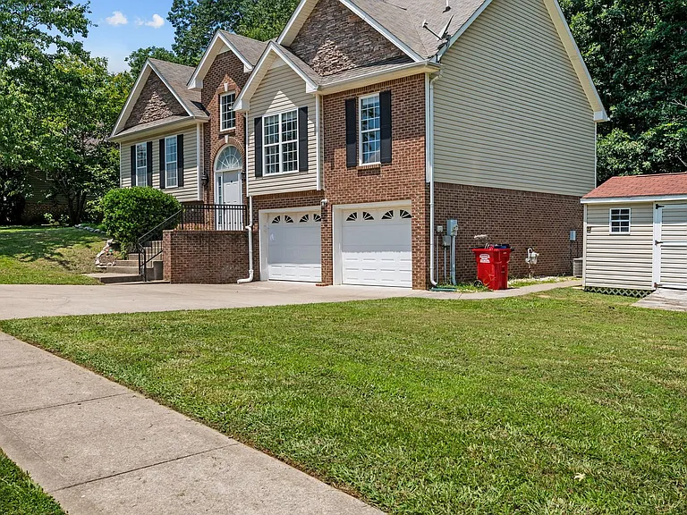 4433 Taylor Hall Ln — Photo 2