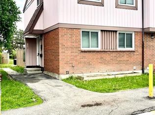 1906 Belmore Ln #8, Ottawa, ON K1B4Z8