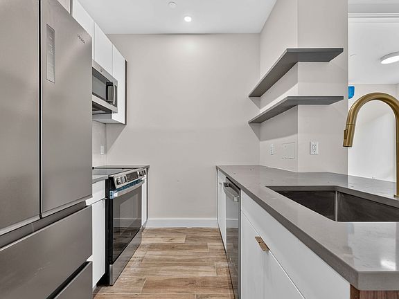 4th image of 157 Hawthorne St #3B