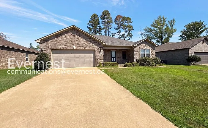 4 bed, 3.0 bath, 1960 sqft, $1,845 — Photo 1