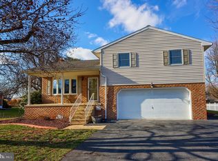 2437 Opal Rd, York, PA 17408