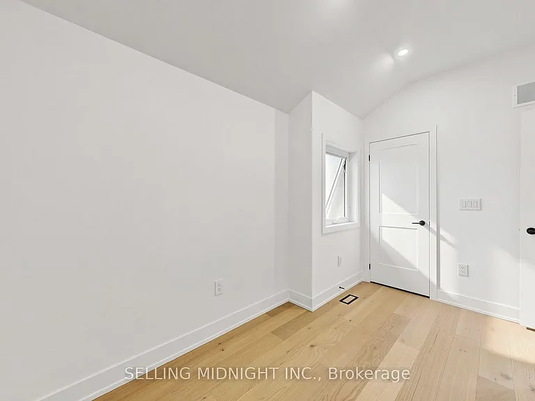 42 Guthrie Ave — Photo 35