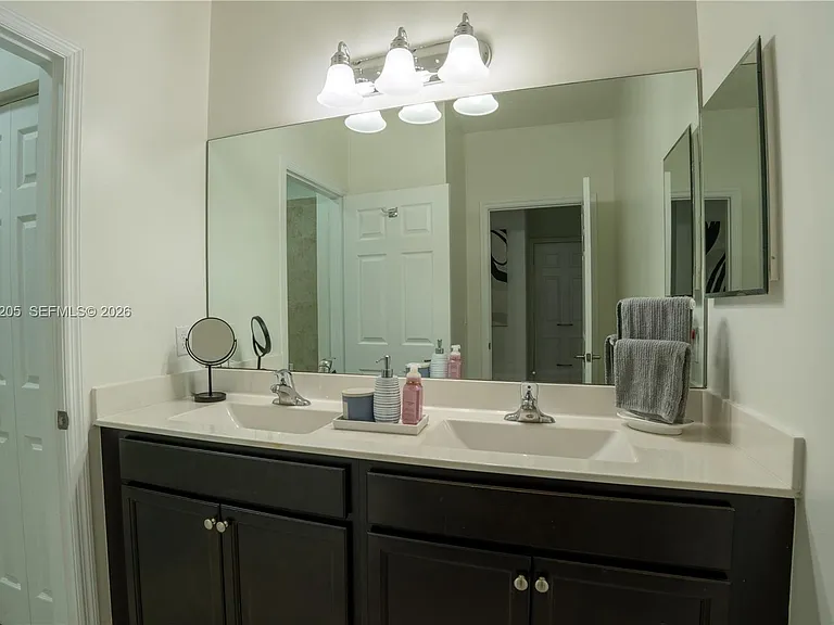 6943 Halton Park Ln — Photo 3