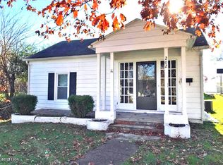 202 W 12th St, Metropolis, IL 62960