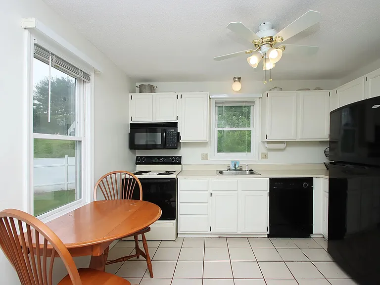 36 Southgate Dr #36 — Photo 4