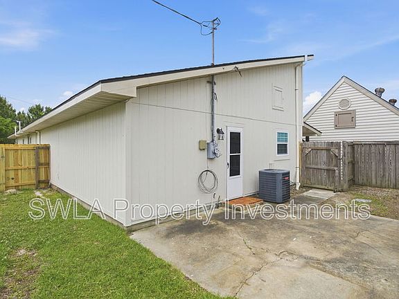 3rd image of 7647A Ling Rd