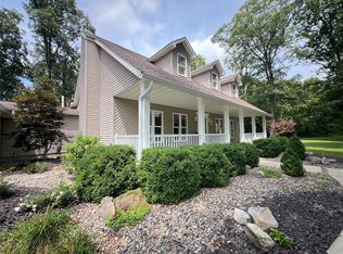 8443 Seven Hills Rd, Patoka, IL 62875