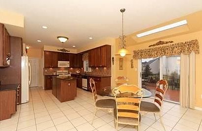 Spacious Kitchen and Breakfast nook