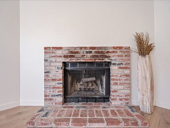 4th image of 843 Falcon Way