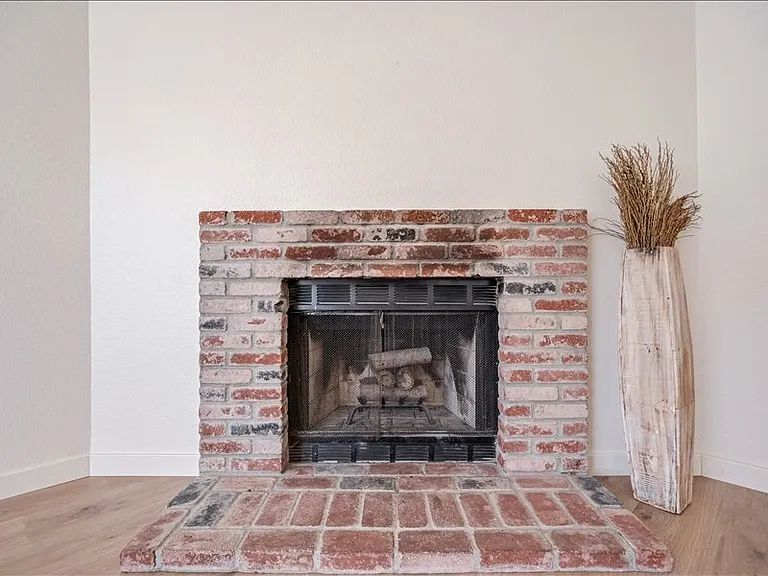 843 Falcon Way — Photo 4
