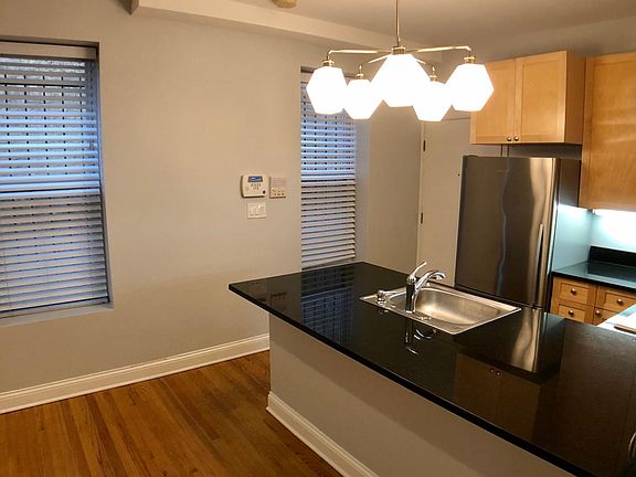 4th image of 1821 N Hermitage Ave #1E