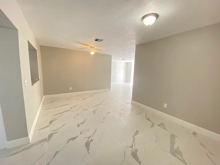 175 SE 27th Pl — Photo 10