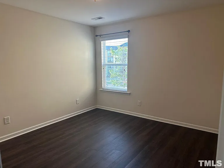 145 Begen St — Photo 18