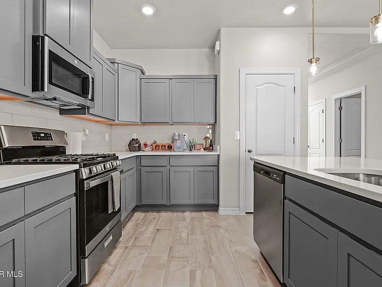 7437 Schweitz Ct — Photo 23