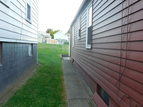 2nd image of 338 Heaslett Ave