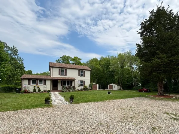 46 President St, Westport, MA 02790