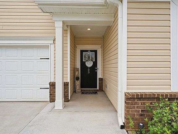 4th image of 303 Pollyanna Dr