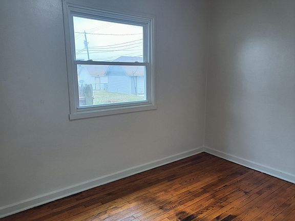 3rd image of 3528 W Concordia Ave
