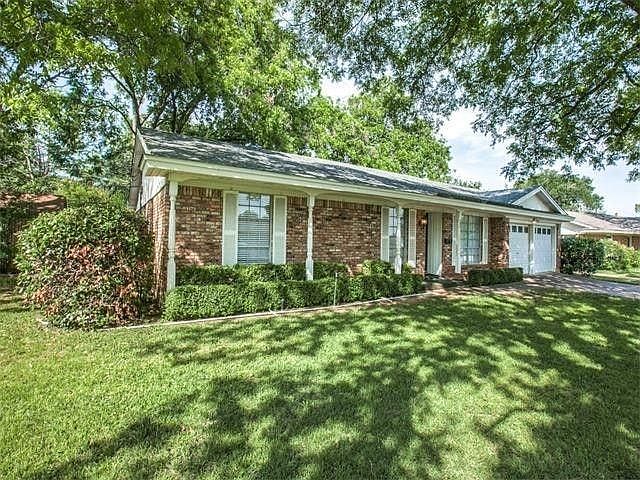 Great Curb Appeal!
