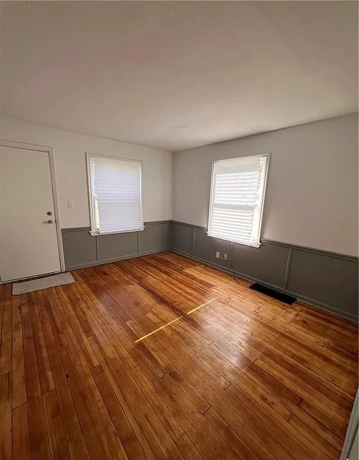 3 bed, 1128 sqft, $1,300 — Photo 1