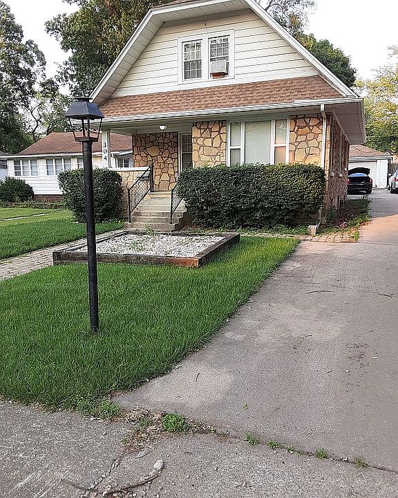 1st image of 304 Oakview Ave