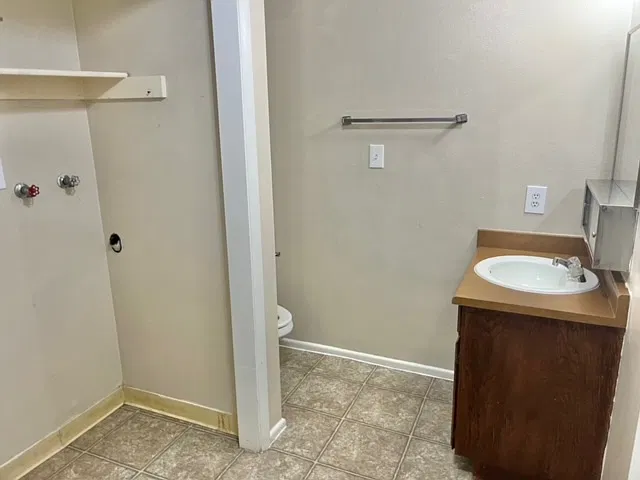 3 bed, 1576 sqft, $1,650 — Photo 2