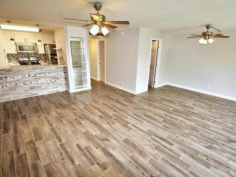 2621 Cove Cay Dr #405 — Photo 6