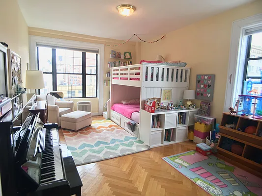 Rented by Moises Farhart, LREB | media 16