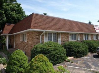 304 8th St, Charleston, IL 61920