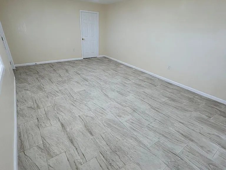 2433 Wakulla Ave — Photo 4