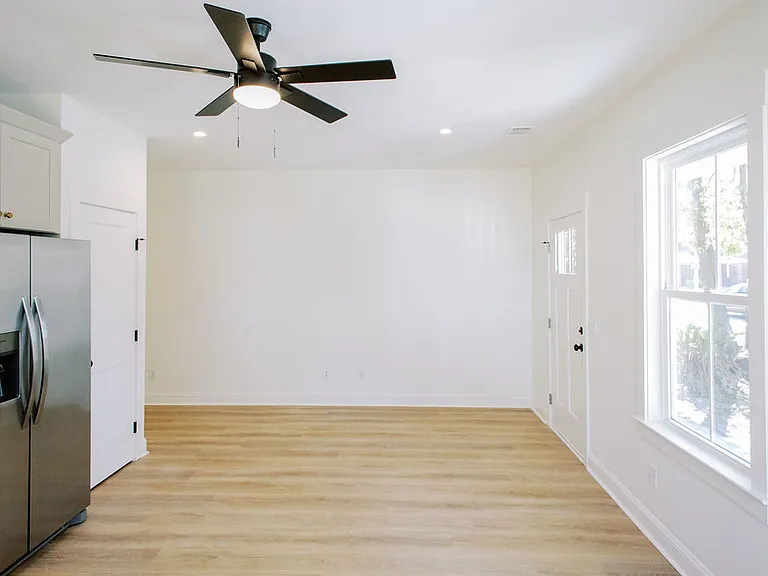 834 E Anderson St #B — Photo 7