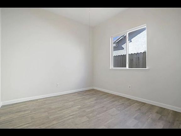 4th image of 3043 Ginkgo Ct