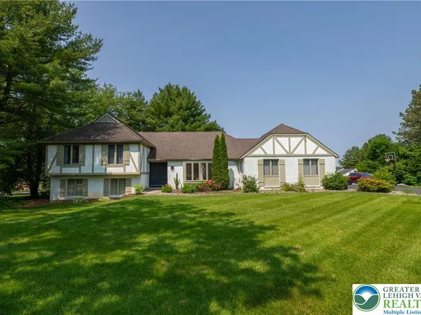 2670 Mountain View Cir, Emmaus, PA 18049