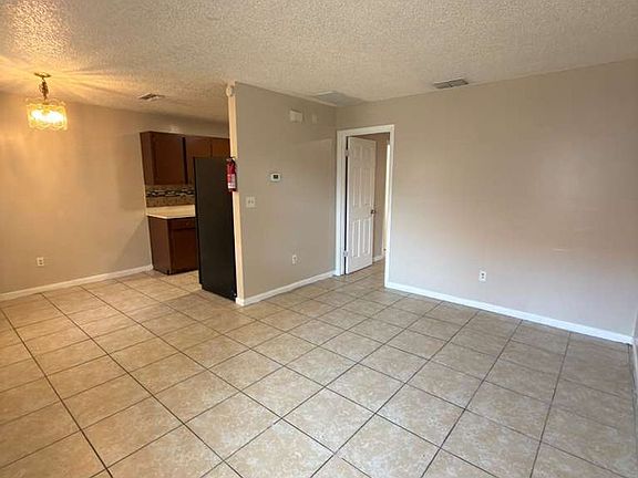 3rd image of 2227 Leo Dr #B