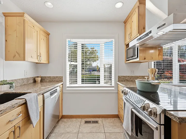 415 SE 94th Ave — Photo 10