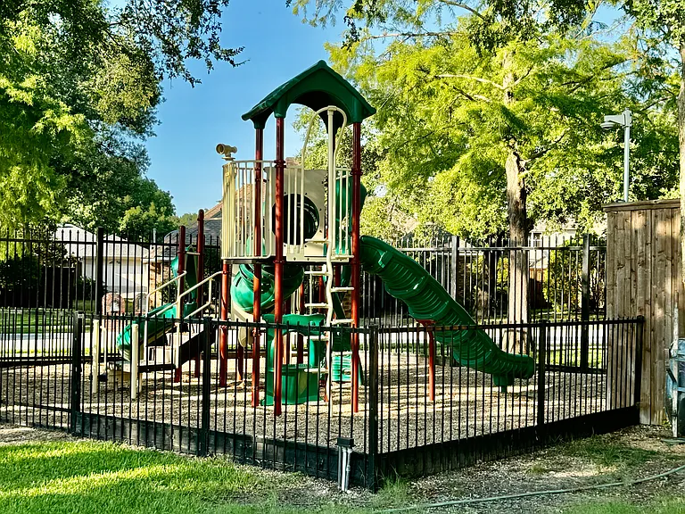 SAFE PLAY AREA FOR KIDS OFF POOL & RACKET AREAS