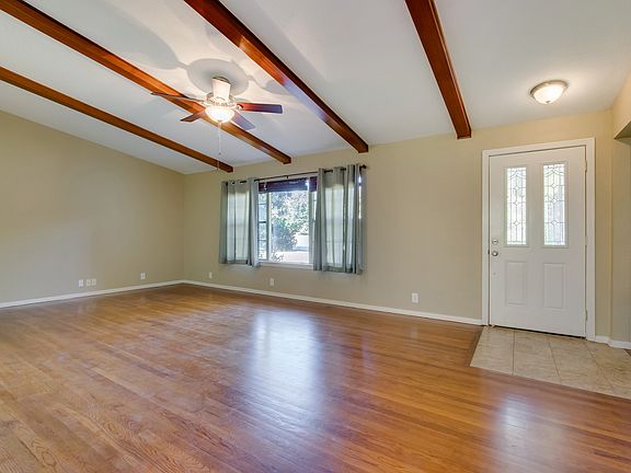 5th image of 422 Redcliff Dr