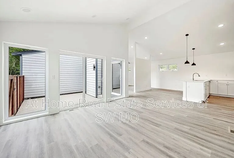 3481 W Moark St — Photo 2