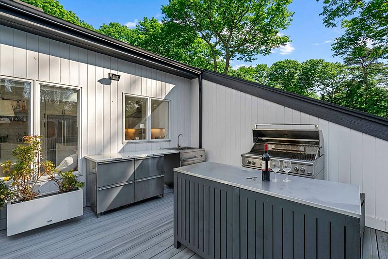 7 Midhampton Ct, Quogue, NY 11959 | Out East