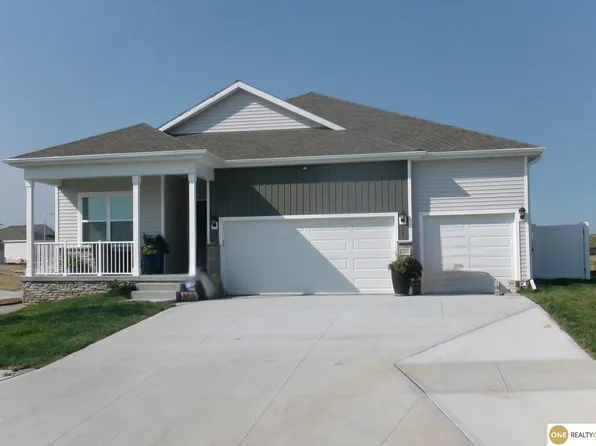 17511 Virginia St, Omaha, NE 68136