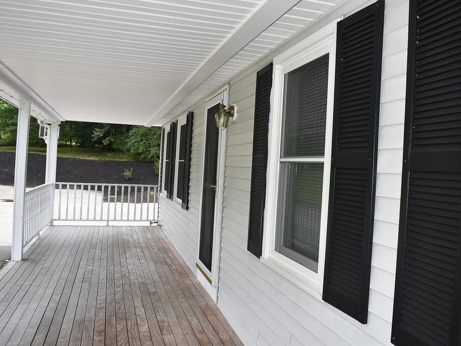 4 bed, 2.5 bath, 2617 sqft, $4,000 — Photo 2