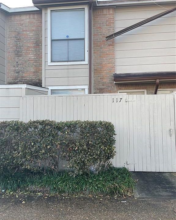 1st image of 2110 Wilcrest Dr APT 117