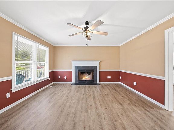 5th image of 208 Kentucky Ct