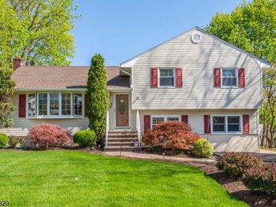 52 Gail Dr, East Hanover, NJ, 07936