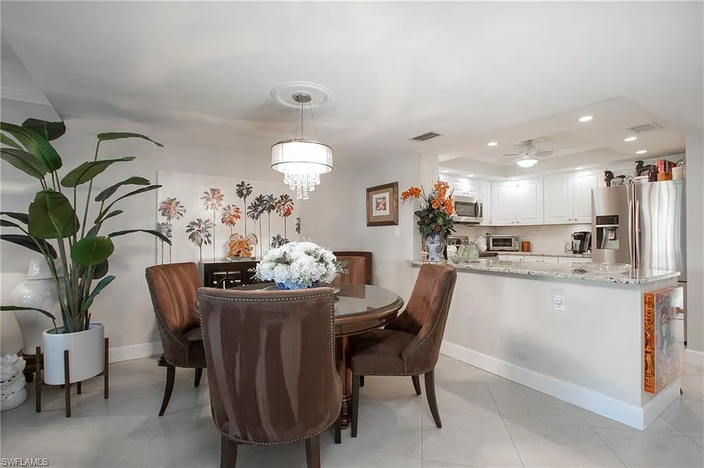 2 bed, 2.0 bath, 1600 sqft, $9,000 — Photo 4