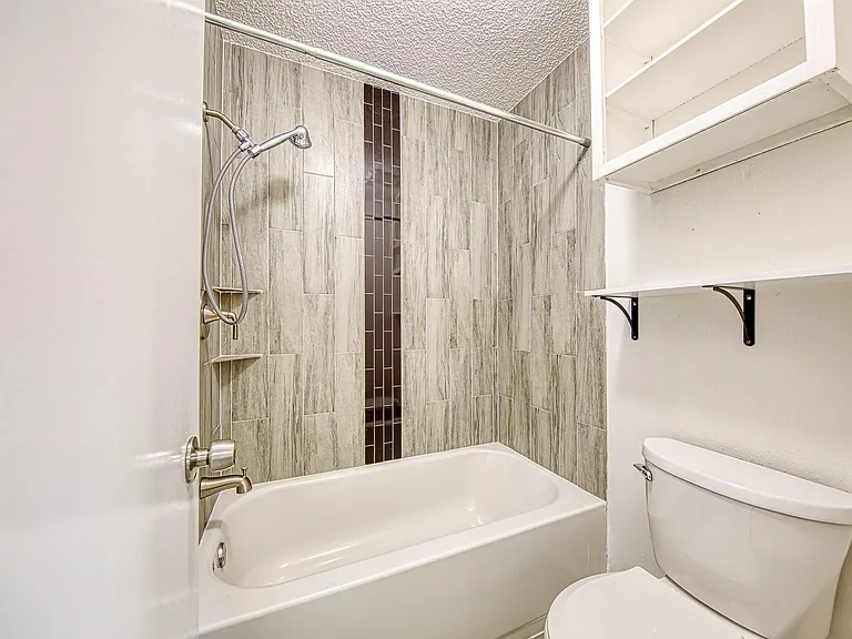 22411 Elsinore Dr — Photo 16